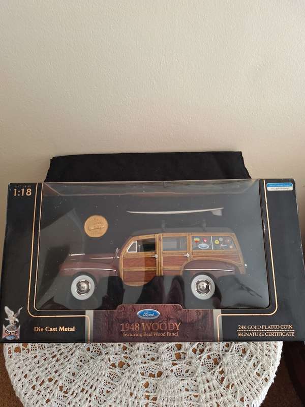 FORD 1948 WOODY FEATURING REAL WOOD PANEL/DIE CAST MEDAL/SCALE 1:18/ 24 GOLD PLATED COIN